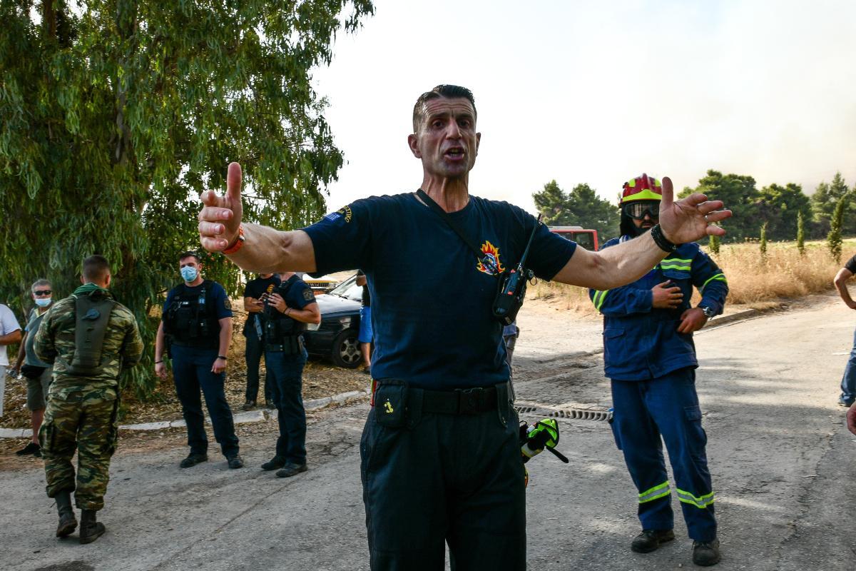Φωτιά στη Δροσοπηγή: Τρεις τραυματίες από το Κρυονέρι μεταφέρονται στο ΚΑΤ – Ανοίγει το Σισμανόγλειο