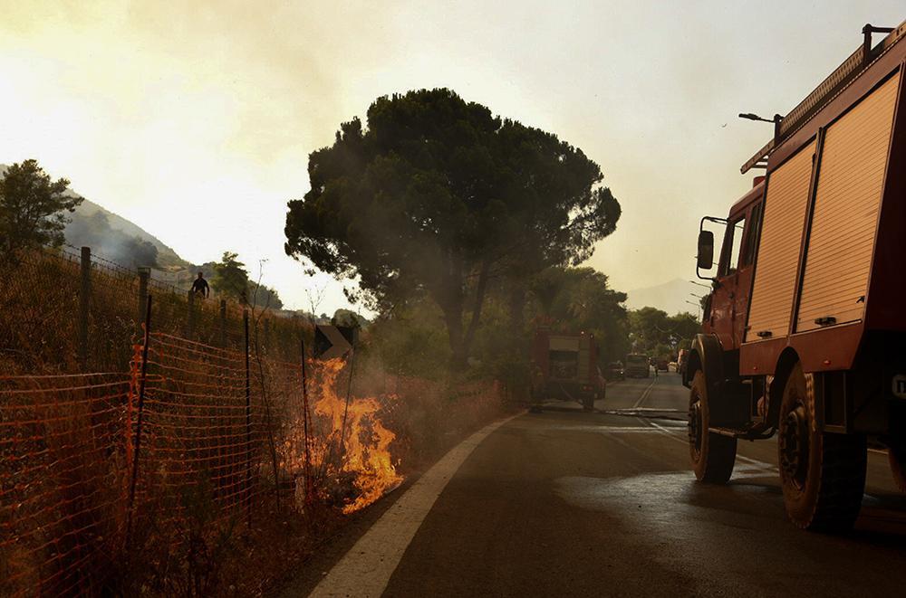Φωτιά στην Αττική: Άνοιξε η Εθνική Οδός Αθηνών - Λαμίας