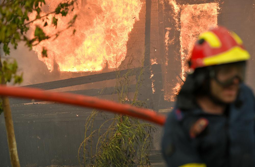 Φωτιές: Το υπουργείο Εσωτερικών χορηγεί 1,5 εκατ. ευρώ σε 17 Δήμους