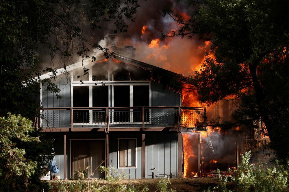 Πυρκαγιές στην Καλιφόρνια: 2.000 άνθρωποι απομακρύνθηκαν από τα σπίτια τους