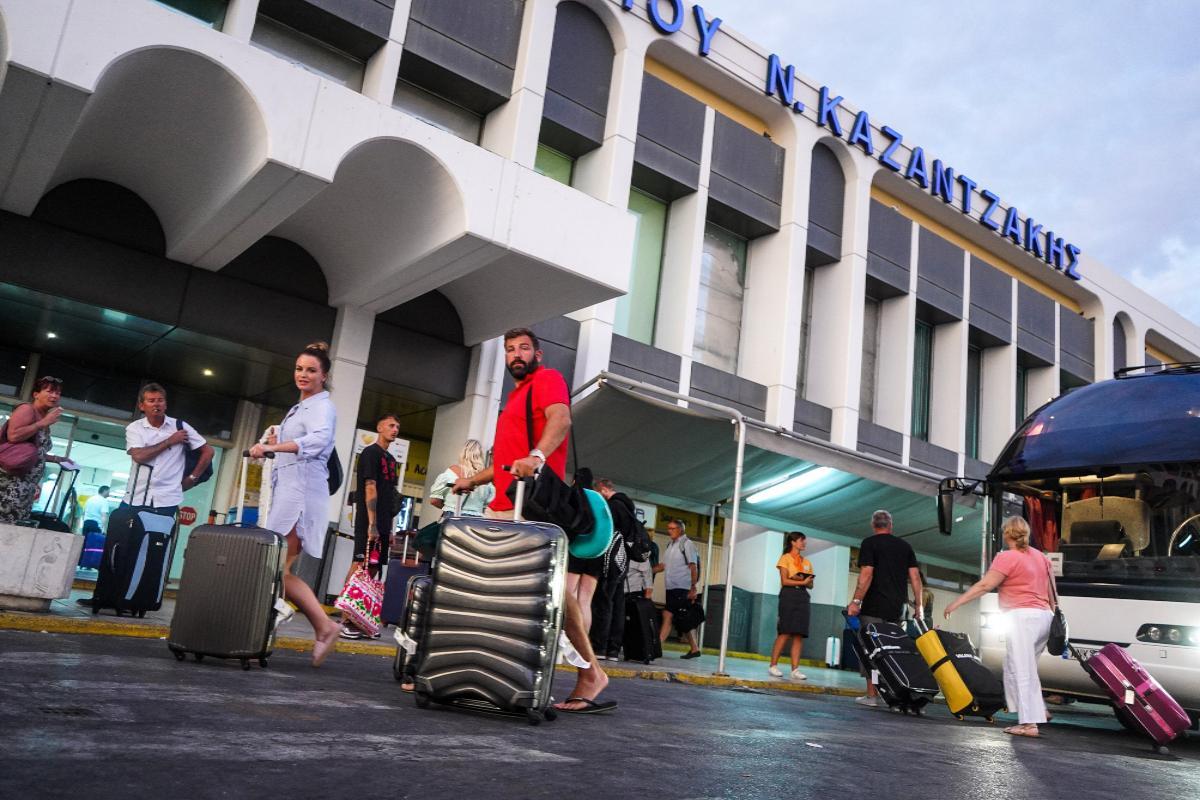 Κρήτη: Πανικός στο αεροδρόμιο «Νίκος Καζαντζάκης» - Κυνηγούσαν 23χρονο στον αεροδιάδρομο Κικίλιας