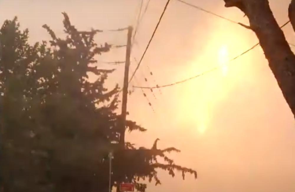 Βίντεο ντοκουμέντο από το Κρυονέρι: Η στιγμή των εκρήξεων στους πυλώνες ηλεκτροδότησης