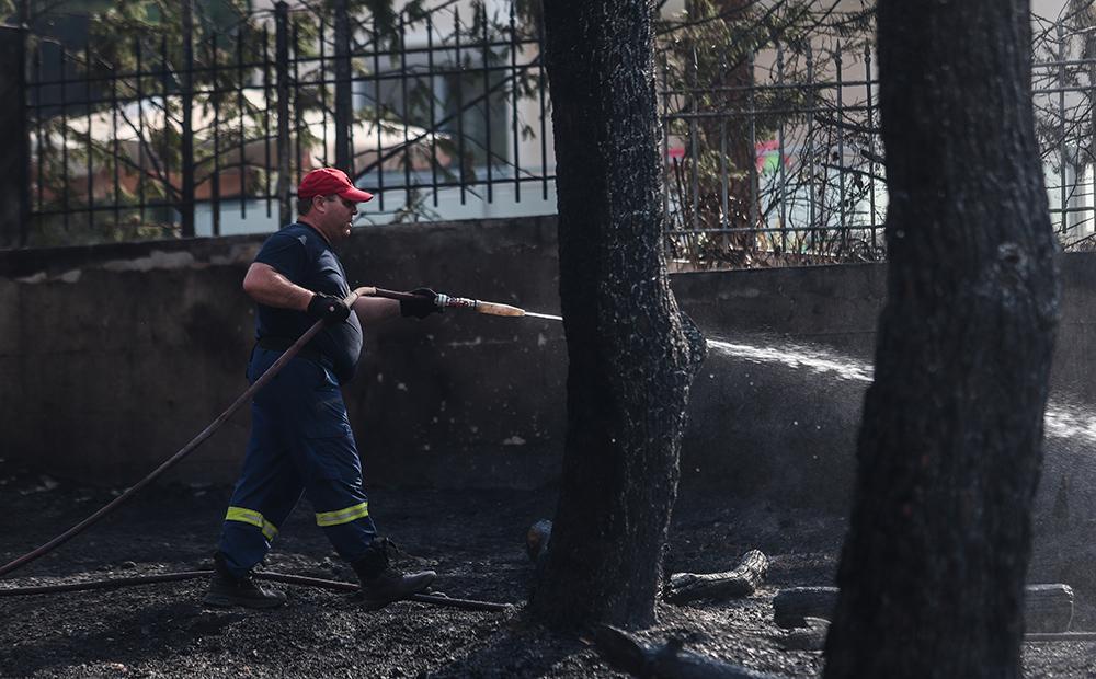 Φωτιά στη Βαρυμπόμπη: Μεταφέρθηκαν με ασφάλεια περίπου 250 άλογα