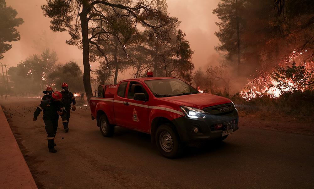 Φωτιά στην Εύβοια: Μεγάλη κινητοποίηση της Πυροσβεστικής στον Πίσσωνα