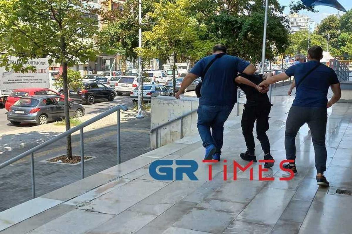 Θεσσαλονίκη: Για κακούργημα ο 25χρονος που μαχαίρωσε και σκότωσε τον σκύλο 65χρονου