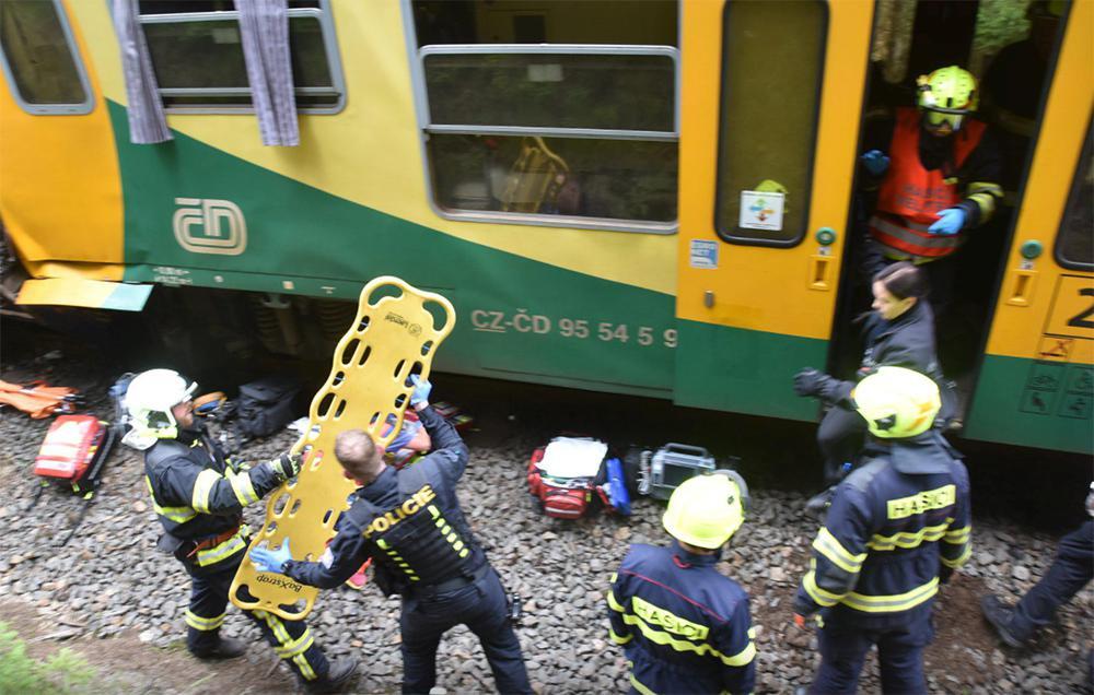 Σύγκρουση τρένων στην Τσεχία - Δύο νεκροί και 31 τραυματίες