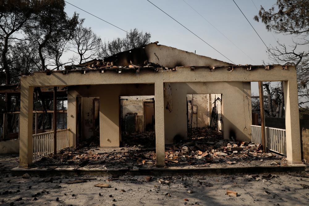 Φωτιά στη Βαρυμπόμπη: Μετρούν πληγές, ψάχνουν αιτίες, ζητούν απαντήσεις