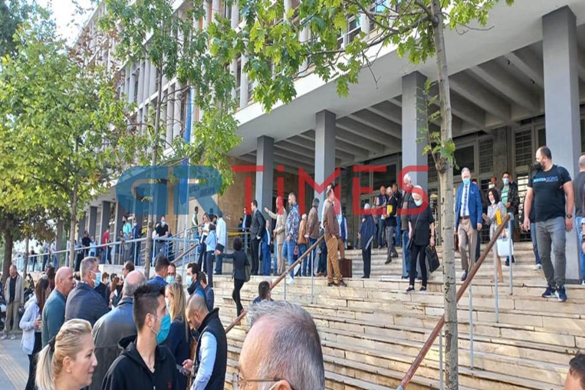 Θεσσαλονίκη: Τηλεφώνημα για βόμβα στα δικαστήρια – Εκκενώθηκε το κτήριο