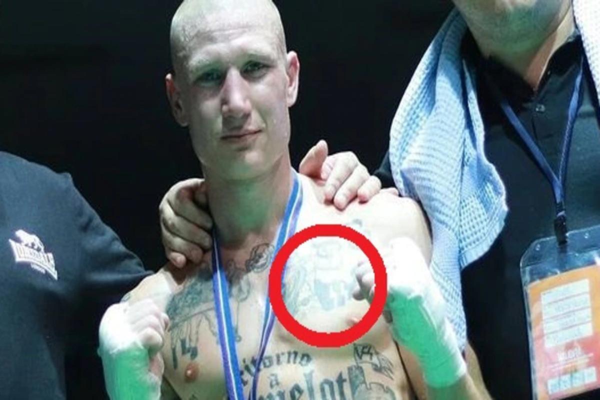 «Γροθιά» στον φασισμό: Ναζιστής Ιταλός έχασε από Μαροκινό μετανάστη και αποβλήθηκε λόγω των τατουάζ του