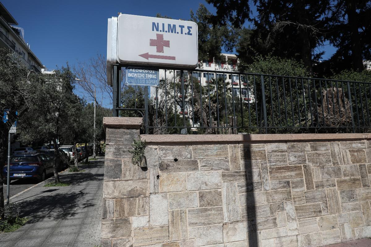 Υπό παραίτηση ο διοικητής του ΝΙΜΙΤΣ – Παραμένει ανεμβολίαστος, κυκλοφορεί ανενόχλητος