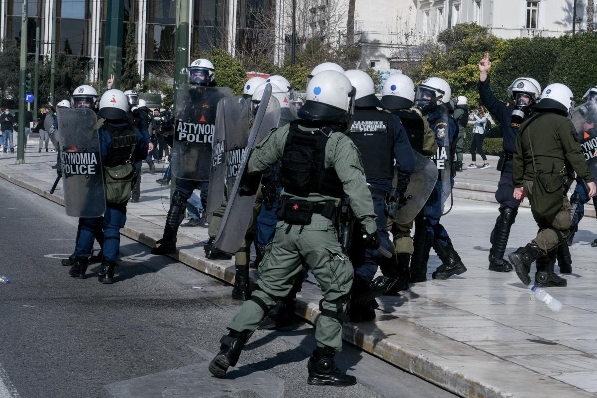 Πανεκπαιδευτικό συλλαλητήριο στο κέντρο της Αθήνας – Ένταση και χημικά στη συγκέντρωση