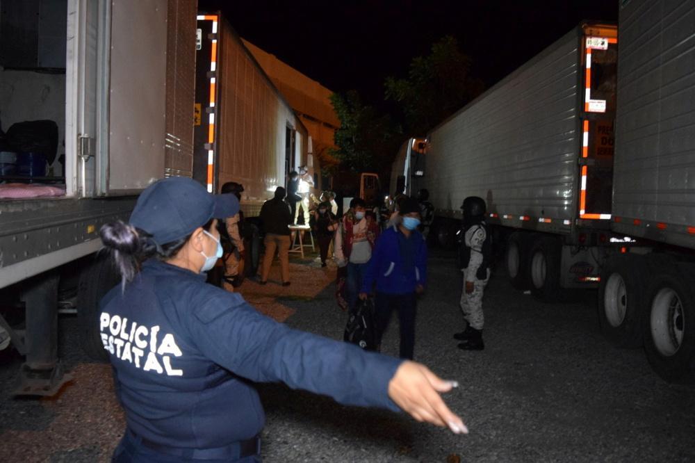 Μεξικό: Εκατοντάδες μετανάστες βρέθηκαν μέσα σε φορτηγά-ψυγεία