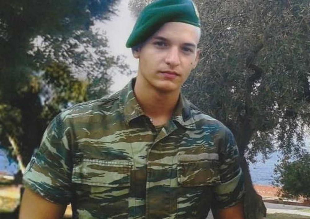 Φώτης Ανδρικόπουλος: Συγκινούν οι γονείς του πεζοναύτη που σκοτώθηκε σε άσκηση στην Μαγνησία