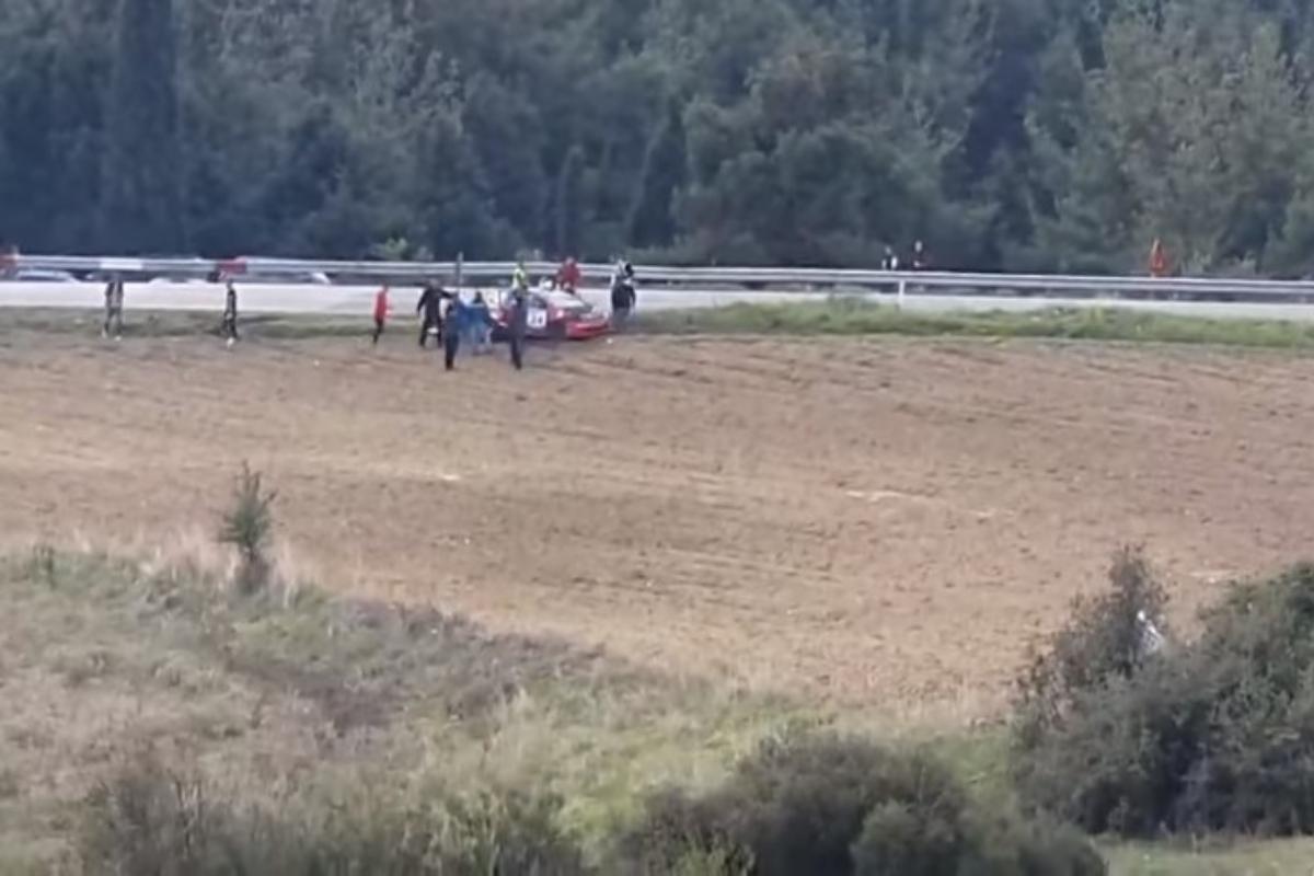 Νέο σοκαριστικό ατύχημα με αγωνιστικό αυτοκίνητο στην Ελασσόνα – Βίντεο ντοκουμέντο