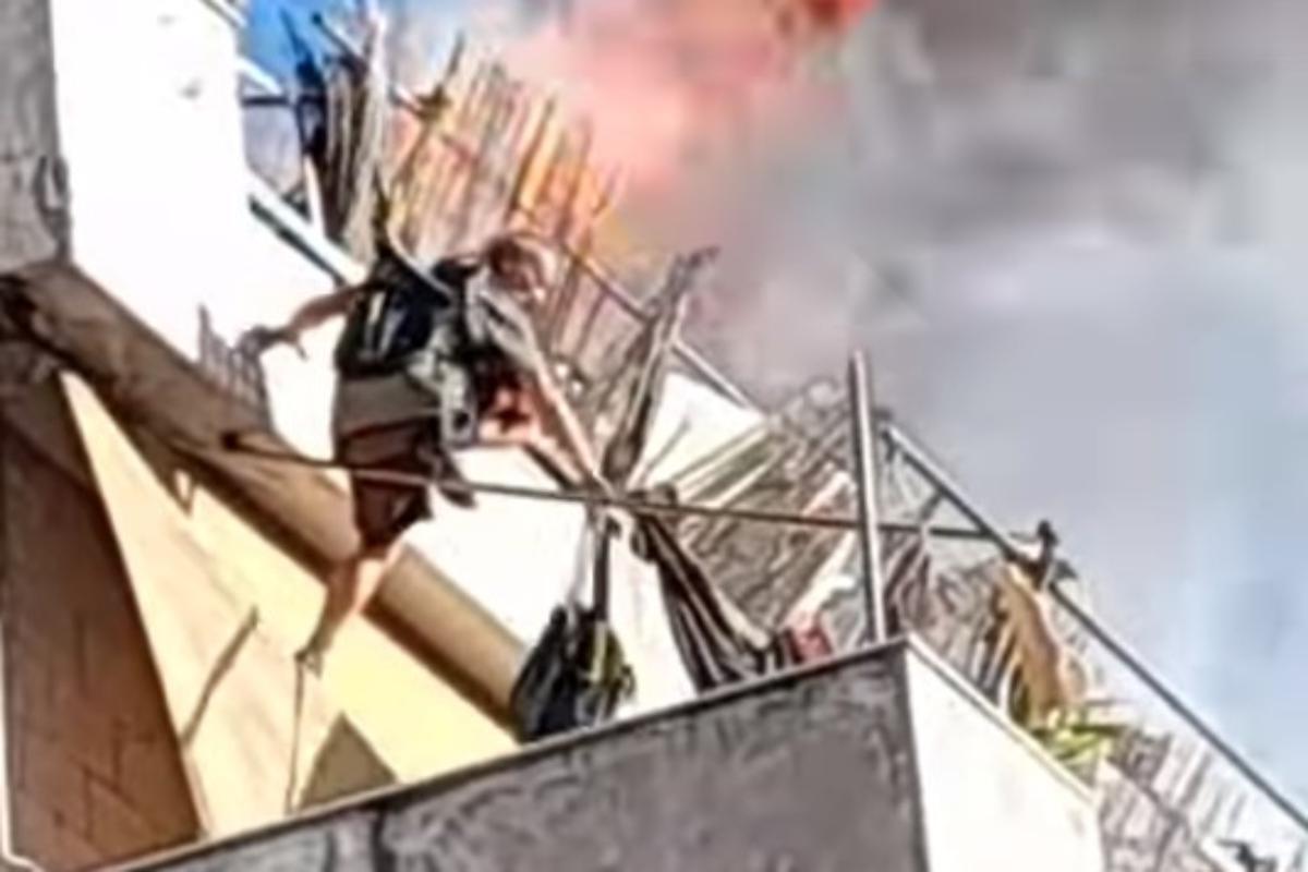 Φωτιά στον Κολωνό: Η στιγμή που ένας ένοικος πηδά στον από κάτω όροφο – Συγκλονιστικό βίντεο