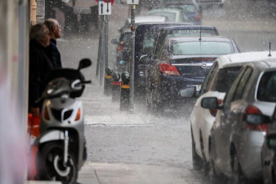 Καιρός – Meteo: Βροχές και καταιγίδες «πνίγουν» τη χώρα – Πού θα χτυπήσει η κακοκαιρία το επόμενο διήμερο