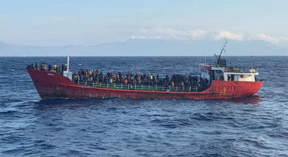 Επιχείρηση Λιμενικού: Στα Δωδεκάνησα το πλοίο με τους 400 μετανάστες
