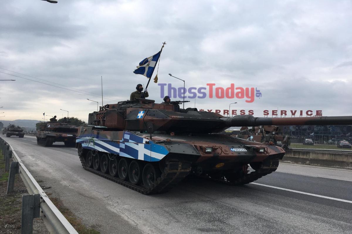 Στρατιωτική παρέλαση: Μαχητικά αεροσκάφη «έσκισαν» τον ουρανό της Θεσσαλονίκης