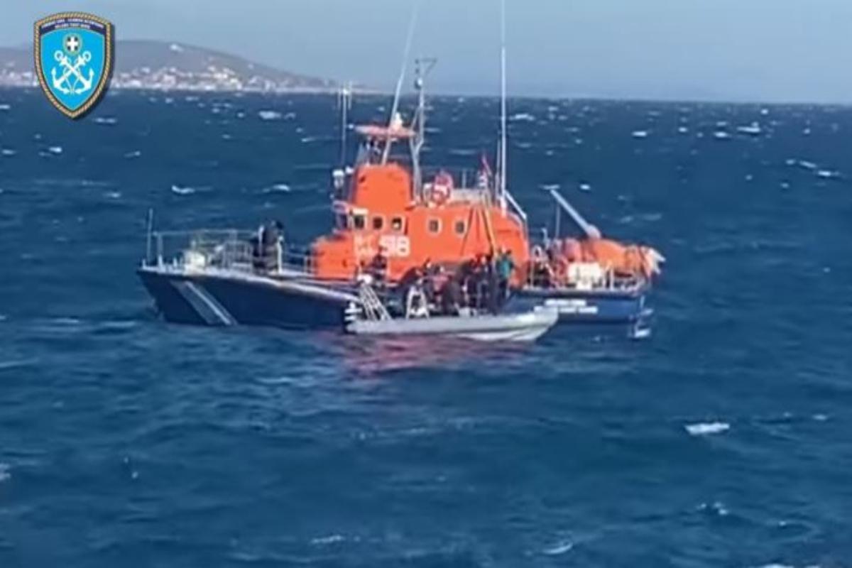 Χίος: Καρέ καρέ το τραγικό ναυάγιο με τους μετανάστες - Βίντεο ντοκουμέντο από το Λιμενικό