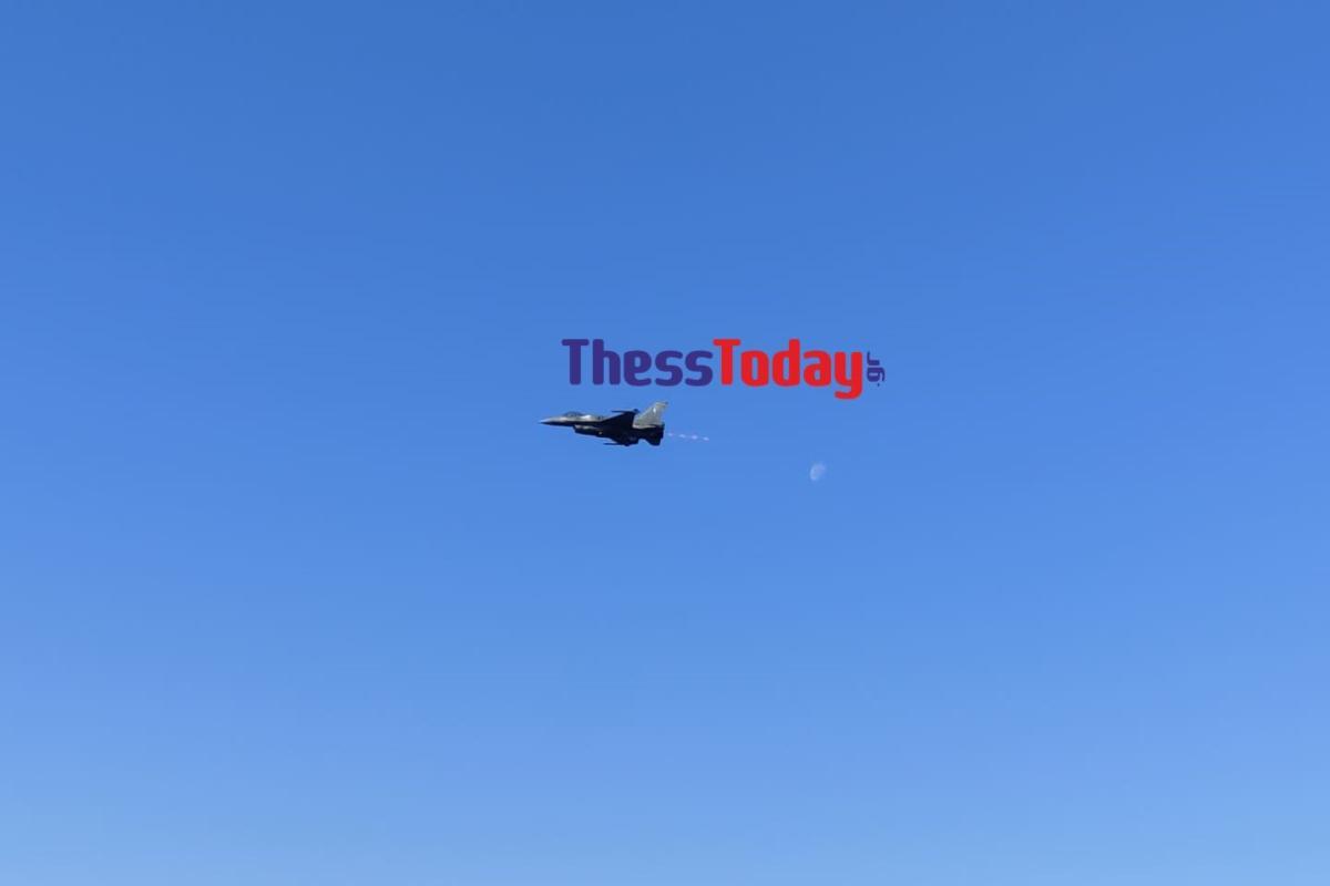 Παρέλαση - Θεσσαλονίκη: Καθήλωσε τους πάντες το F-16 της ομάδας «Ζευς» στην δοκιμαστική του πτήση – Δείτε το βίντεο
