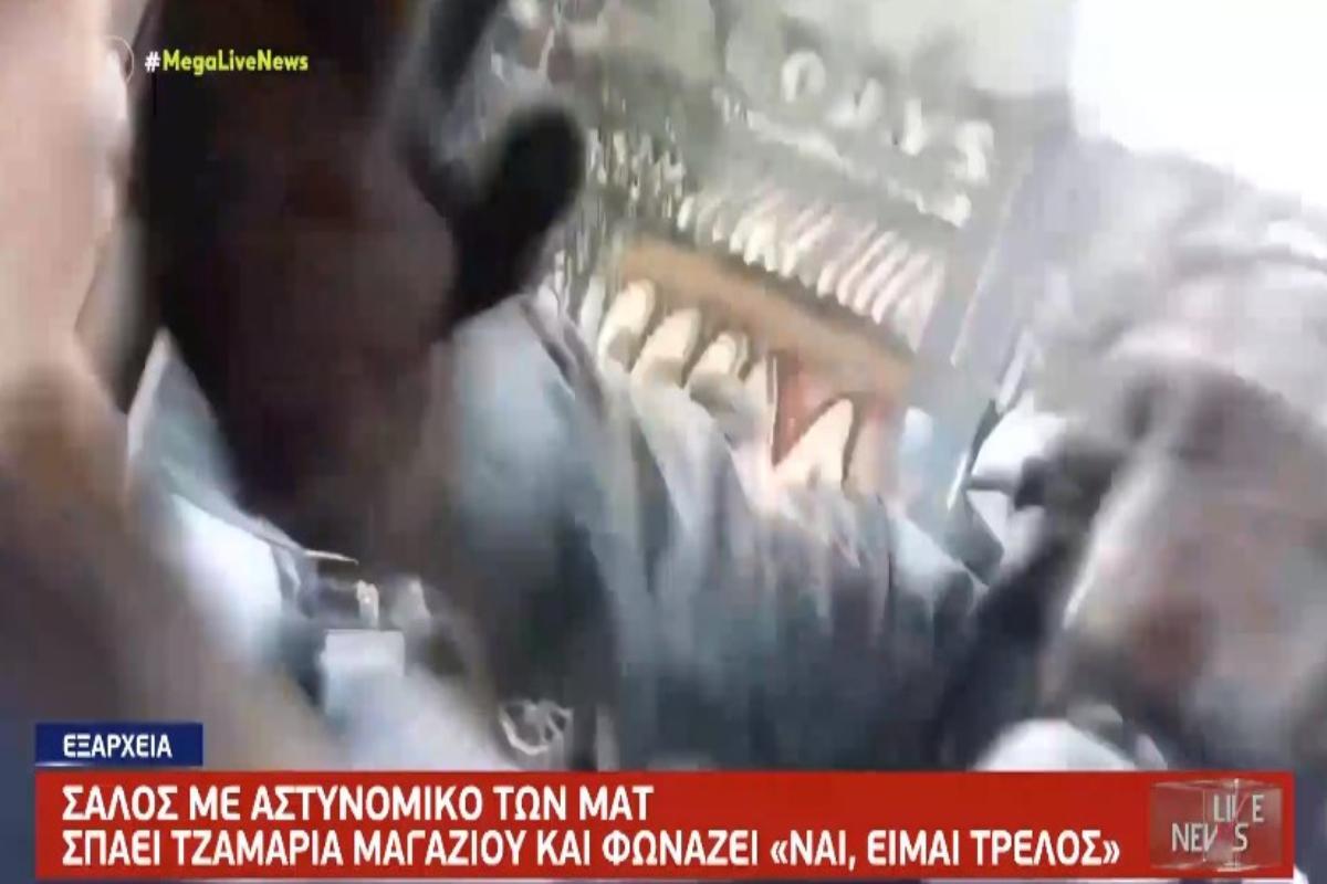 Εισαγγελική έρευνα για τον αστυνομικό των ΜΑΤ που καταγράφηκε σε βίντεο να σπάει τζαμαρία καταστήματος στα Εξάρχεια