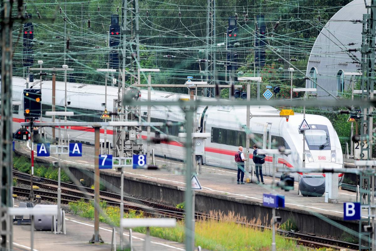 Γερμανία: Τρεις τραυματίες από επίθεση με μαχαίρι σε τρένο στη Βαυαρία