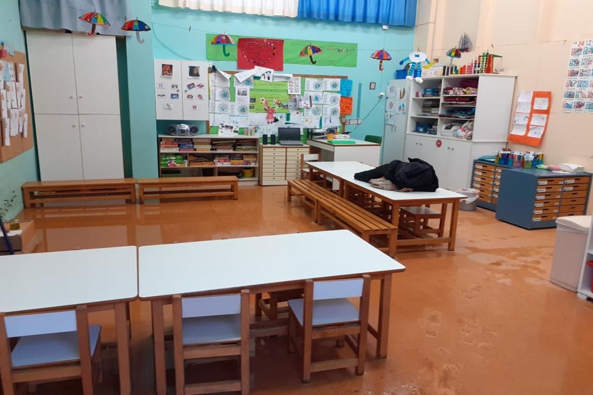 Καλλιθέα: Πλημμύρισαν οι αίθουσες του σχολείου – Έδιωξαν τα παιδιά