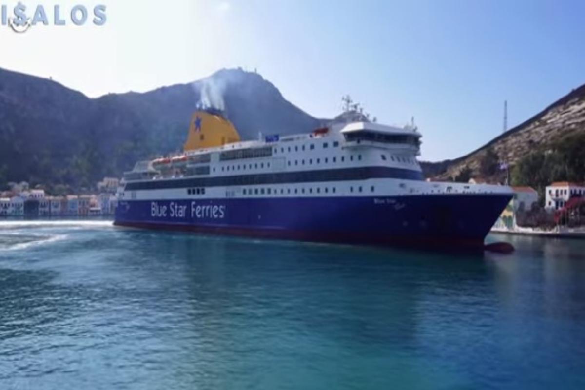 Καστελόριζο: Συγκίνηση στο λιμάνι της Μεγίστης – Ο καπετάνιος του Blue Star Patmos ύψωσε τη σημαία [βίντεο]