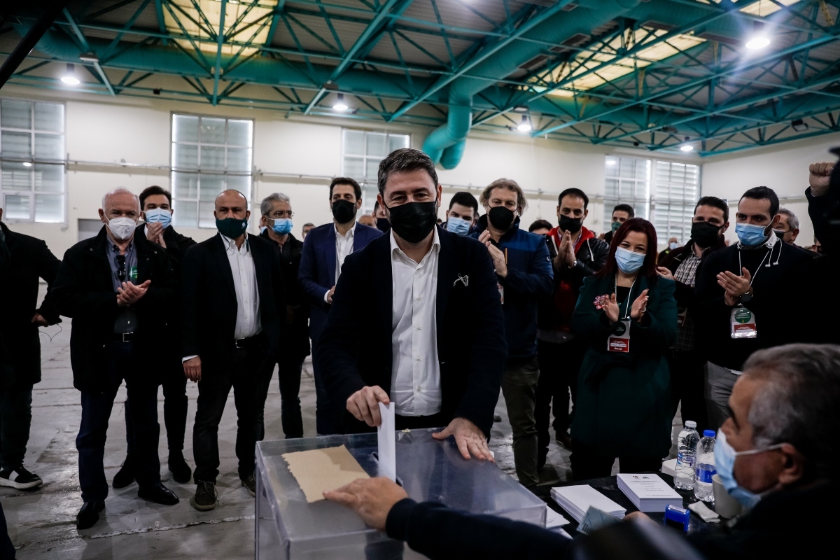 Εκλογές ΚΙΝΑΛ: Ψήφισε ο Ανδρουλάκης – «Ζητώ καθαρή εντολή για μια ζωντανή παράταξη»