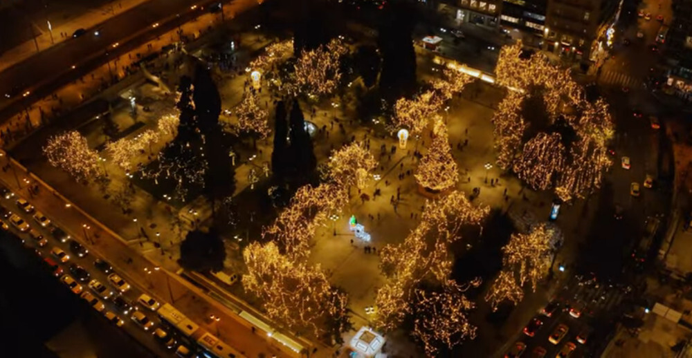 Χριστούγεννα στην γιορτινή Αθήνα 2021: Εντυπωσιακές εικόνες από drone