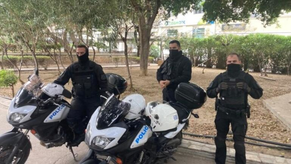 Αστυνομικοί βοήθησαν παρατημένο κορίτσι στο Ηράκλειο Κρήτης