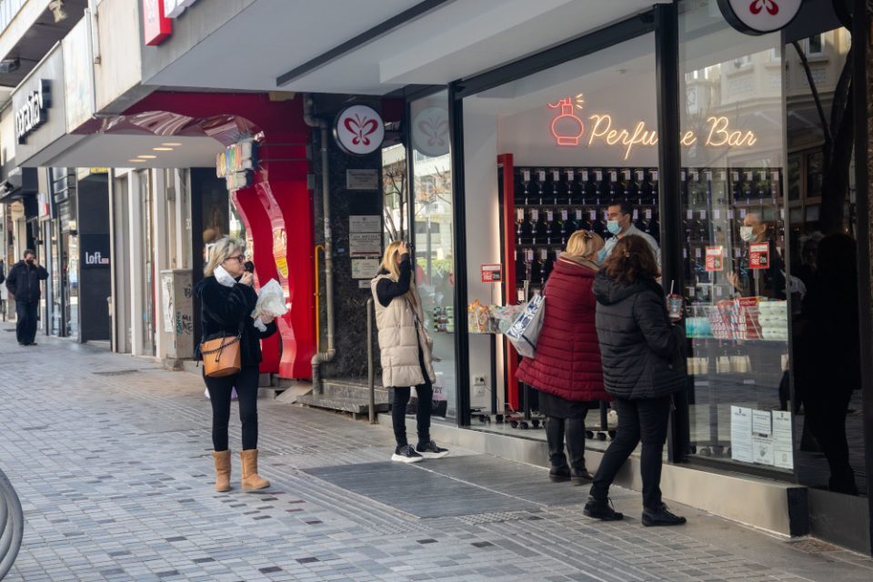 Χριστούγεννα 2021 - Εορταστικό ωράριο: Πώς θα λειτουργήσουν καταστήματα-αλυσίδες – Ποιες Κυριακές θα παραμείνουν ανοιχτά