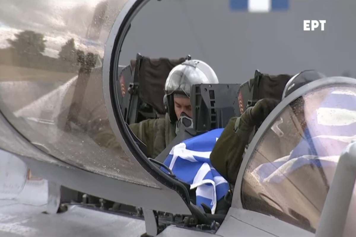 Rafale: Συγκίνηση και υπερηφάνεια - Με την ελληνική σημαία στο cockpit οι Έλληνες πιλότοι