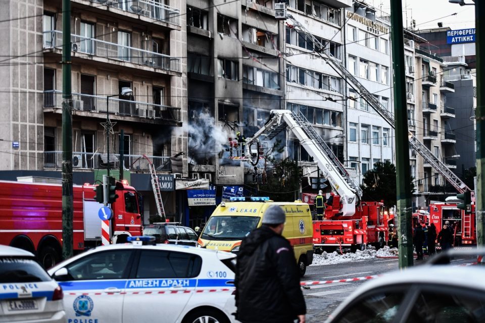 Έκρηξη στη Συγγρού: Καραμπίνα και φυσίγγια 78χρονος