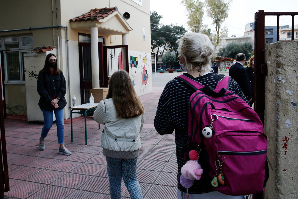 Βόλος: Στο αυτόφωρο μητέρα αρνήτρια επειδή δεν στέλνει το παιδί της στο σχολείο [βίντεο]