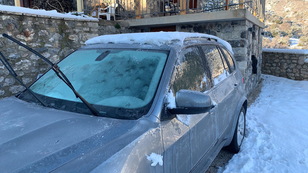 Κακοκαιρία «Ελπίς»: Πώς βάζουμε μπροστά το αυτοκίνητο όταν έχει κρύο και παγετό