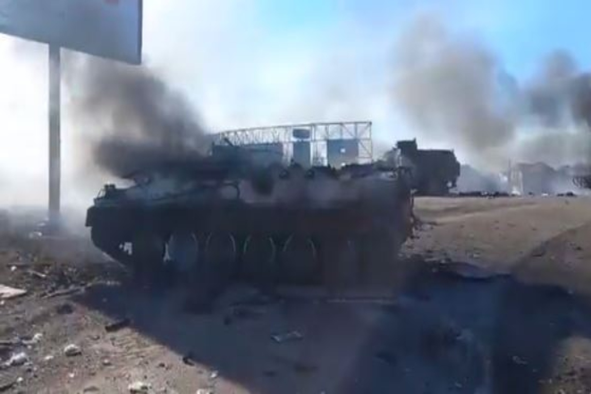 Πόλεμος στην Ουκρανία: Η στιγμή που καταστρέφεται ρωσικό κονβόι – Σοκαριστικές εικόνες [βίντεο]