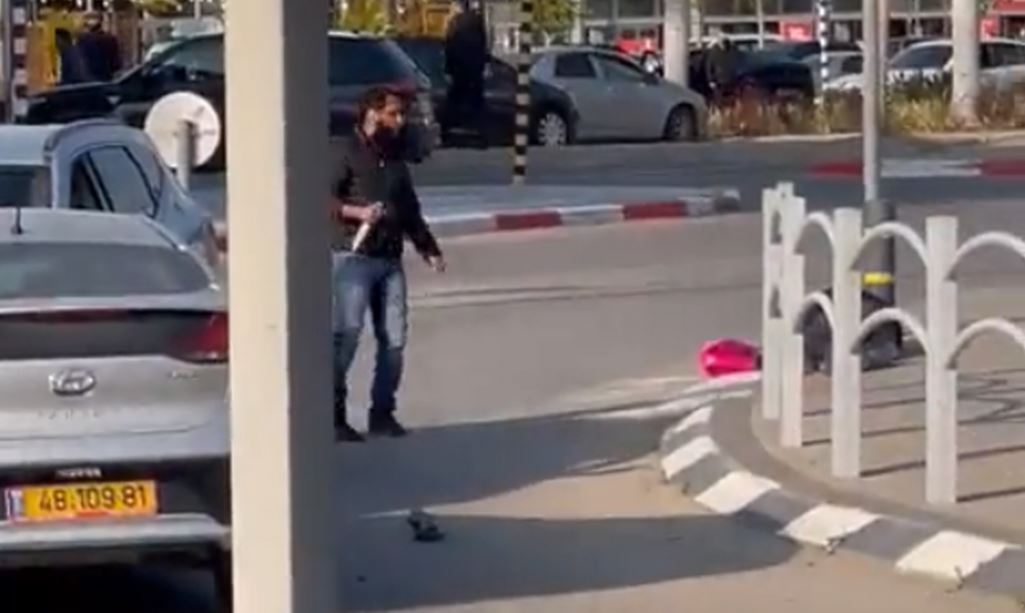 Μακελειό στο Ισραήλ: Σοκαριστικό βίντεο – Η στιγμή που ένας Άραβας σκοτώνει με μαχαίρι μία γυναίκα - ΔΙΕΘΝΗ