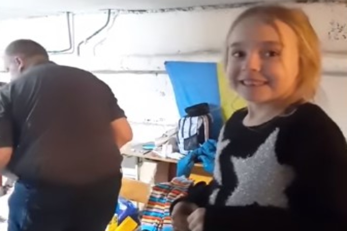 Πόλεμος Ουκρανία Ρωσία: Ανατριχιαστική στιγμή – Ένα κοριτσάκι σε καταφύγιο τραγουδά το «Let It Go» για να εμψυχώσει τον κόσμο [βίντεο]
