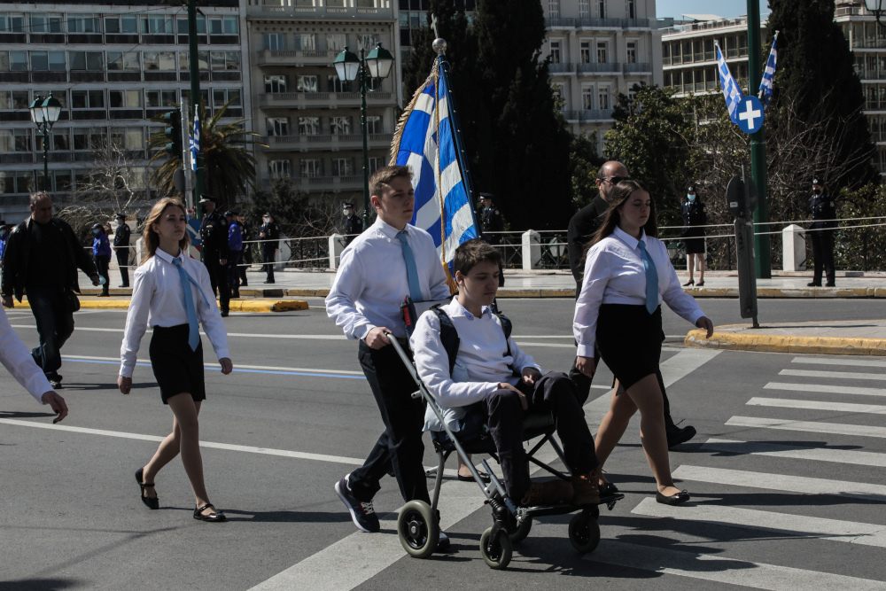 Ολοκληρώθηκε με επιτυχία η μαθητική παρέλαση στην Αθήνα [φωτογραφίες] – Κανονικά η κυκλοφορία στους δρόμους - ΕΛΛΑΔΑ