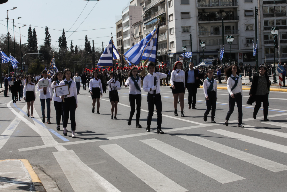 Ολοκληρώθηκε με επιτυχία η μαθητική παρέλαση στην Αθήνα [φωτογραφίες] – Κανονικά η κυκλοφορία στους δρόμους - ΕΛΛΑΔΑ