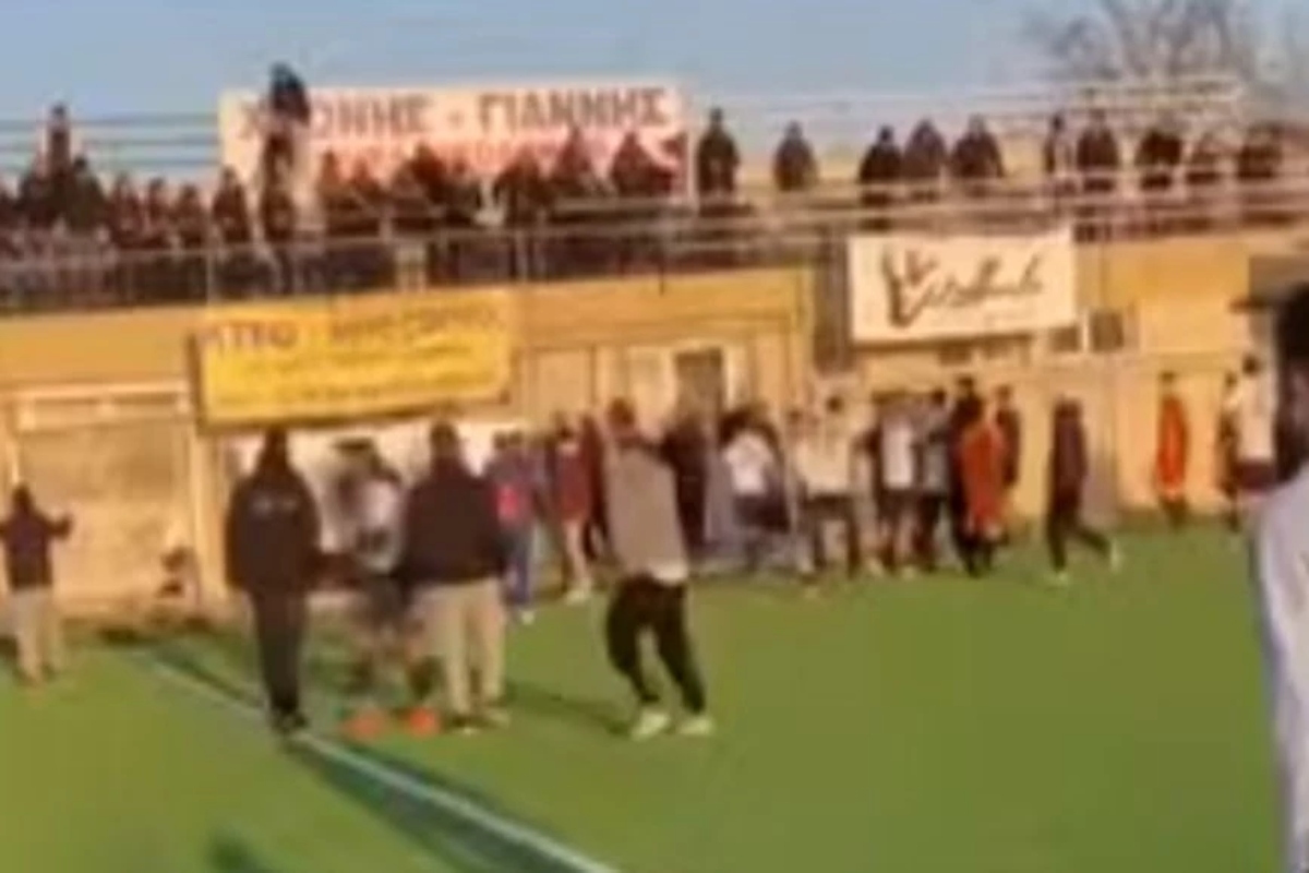 Θεσσαλονίκη: Απίστευτο ξύλο σε ερασιτεχνικό αγώνα ποδοσφαίρου – Δύο συλλήψεις [βίντεο]