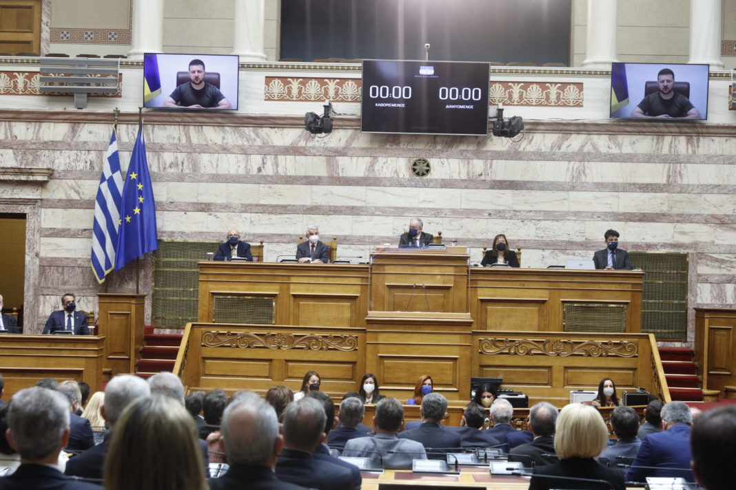 Ζελένσκι στην ελληνική Βουλή: Και εμείς λέμε το δικό μας Ελευθερία ή Θάνατος - Να μην γίνει η Μαριούπολη, Θερμοπύλες [βίντεο]