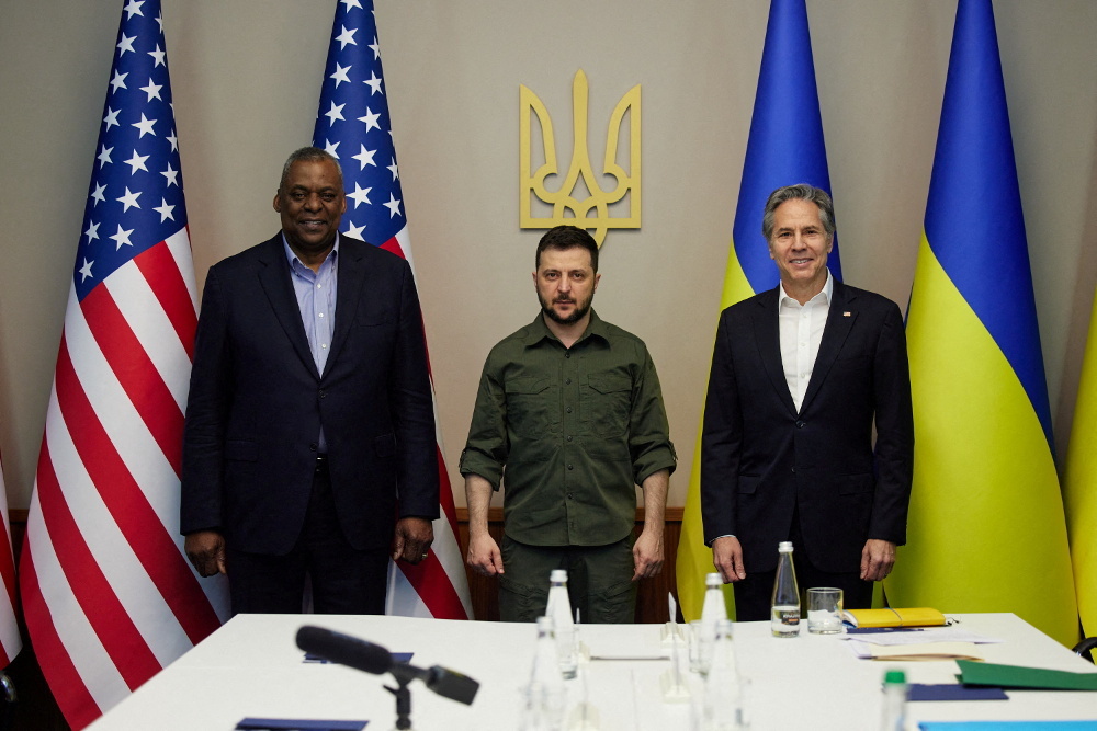 Μπλίνκεν από Κίεβο: Επιστροφή Αμερικανών διπλωματών στην Ουκρανία και στρατιωτική βοήθεια 700 εκατ. δολαρίων