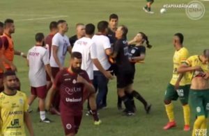 Προπονητής έριξε κουτουλιά σε γυναίκα βοηθό διαιτητή στη Βραζιλία