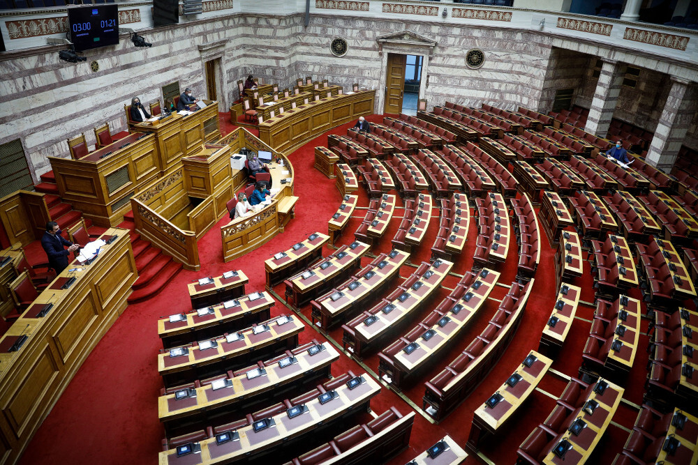 Βουλή: Ψηφίστηκε ο νέος κλιματικός νόμος - Ο ΣΥΡΙΖΑ  είπε «παρών» στην επιδότηση ρεύματος