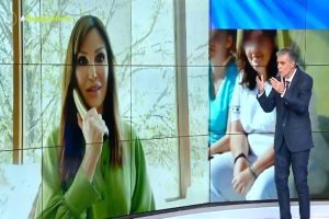 Βίκυ Χατζηβασιλείου: «Η Ρούλα Πισπιρίγκου μας γλεντάει» [βίντεο]