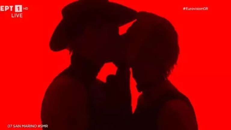 Eurovision 2022: Χαλασμός με το φιλί του Σαν Μαρίνο