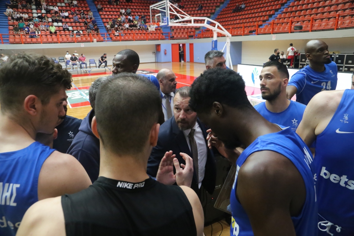 Basket League: «Σώθηκε» ο Ιωνικός – Νίκησε σε ματς-«θρίλερ» την Λάρισα