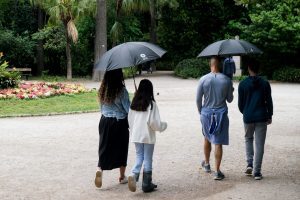 Καιρός: Ξεχάστε τις βουτιές και βγάλτε τις ομπρέλες – Πού θα βρέξει σήμερα
